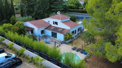 Maison traditionnelle - 185 m² - 7 pièces