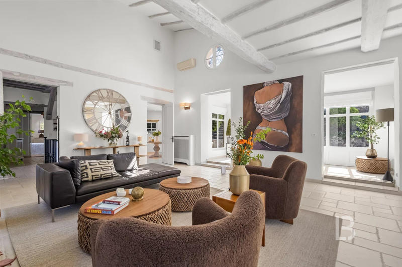 Maison - 451 m² - 15 pièces