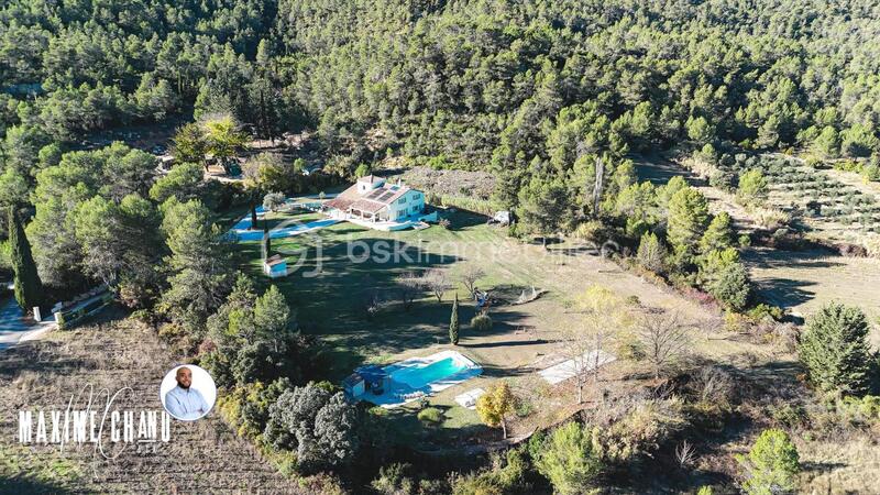 Propriété - 285 m² - 6 pièces