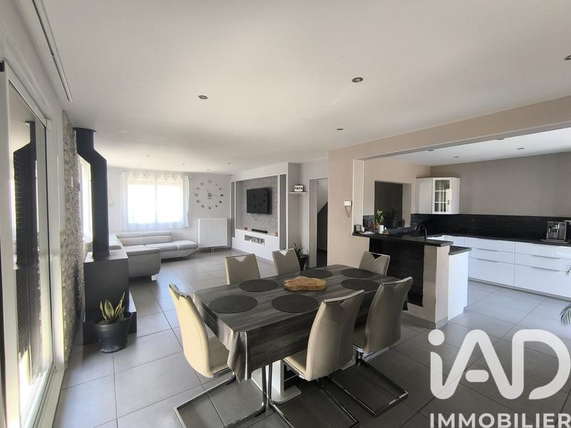 Maison - 180 m² - 8 pièces