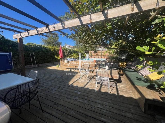 Maison - 183 m² - 7 pièces