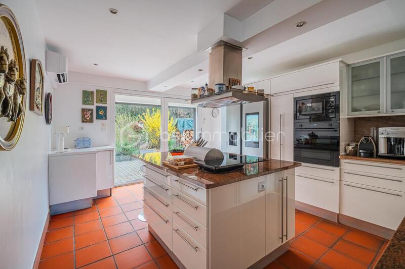 Propriété - 274 m² - 8 pièces