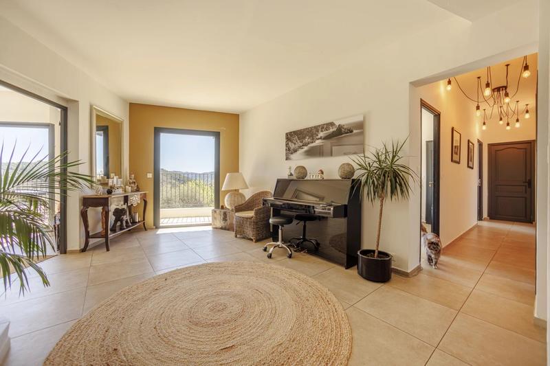 Maison - 260 m² - 8 pièces