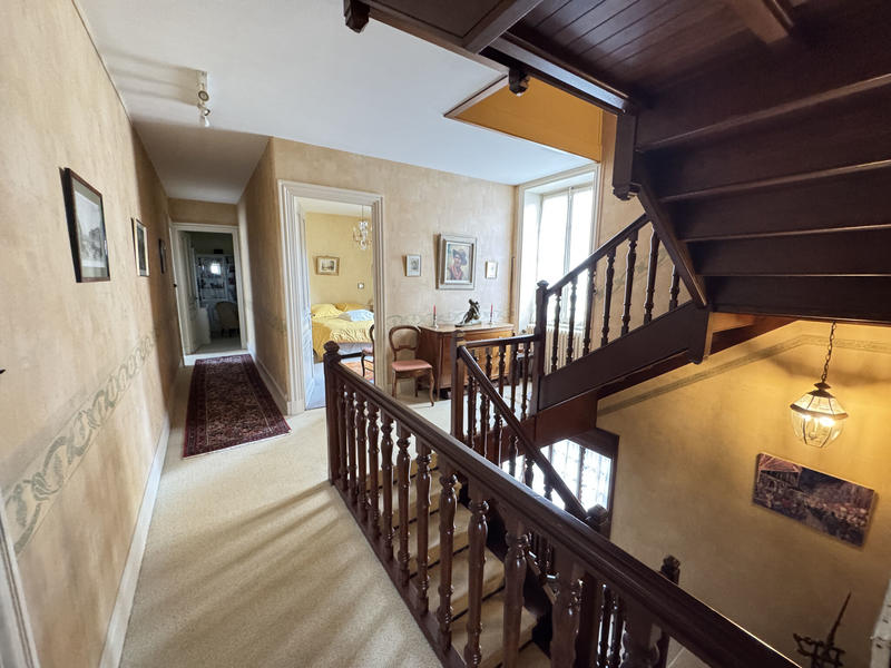 Maison - 316 m² - 9 pièces