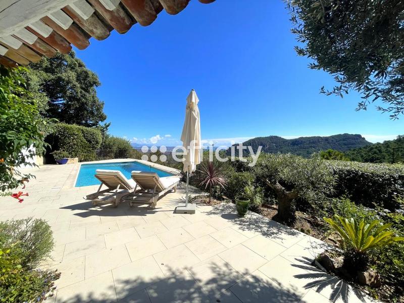 Maison - 170 m² - 5 pièces