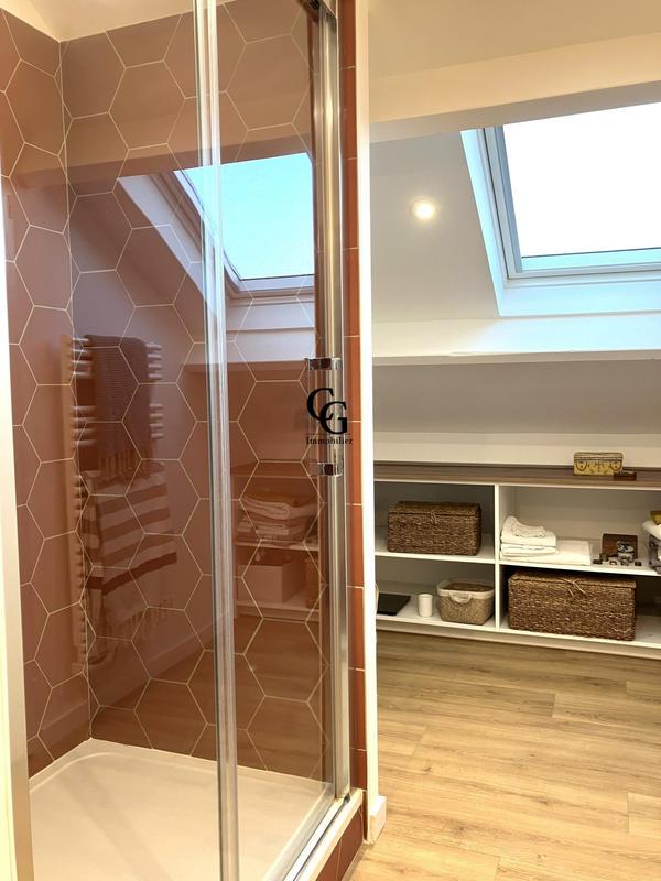 Maison - 180 m² - 8 pièces