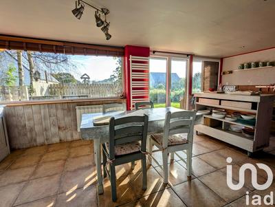 Maison - 214 m² - 7 pièces