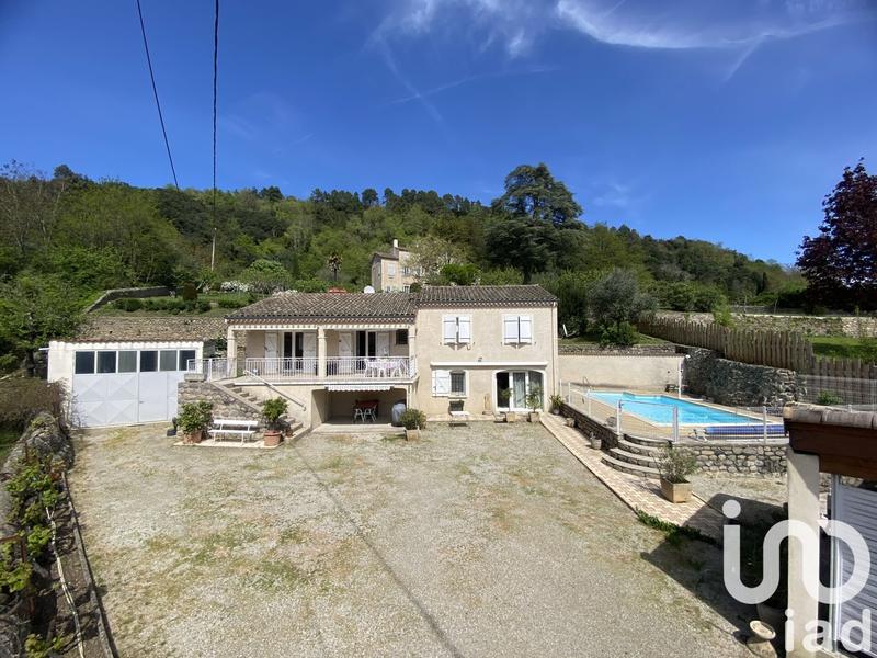 Maison - 180 m² - 6 pièces