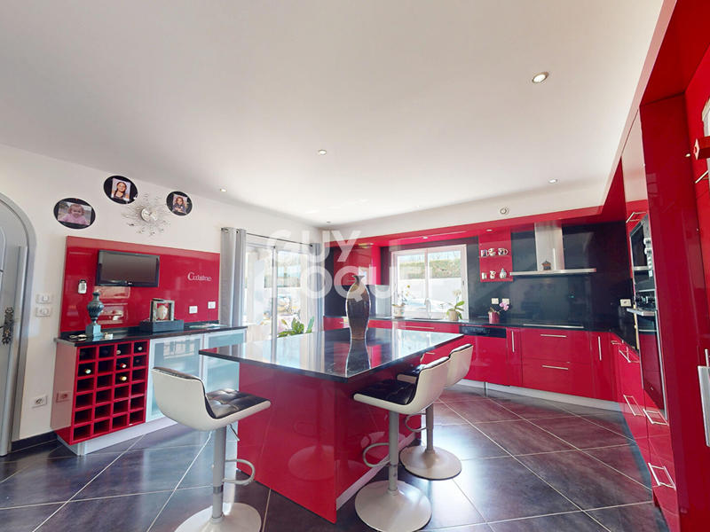 Maison - 268 m² - 9 pièces