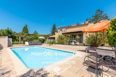 Maison traditionnelle - 145 m² - 5 pièces