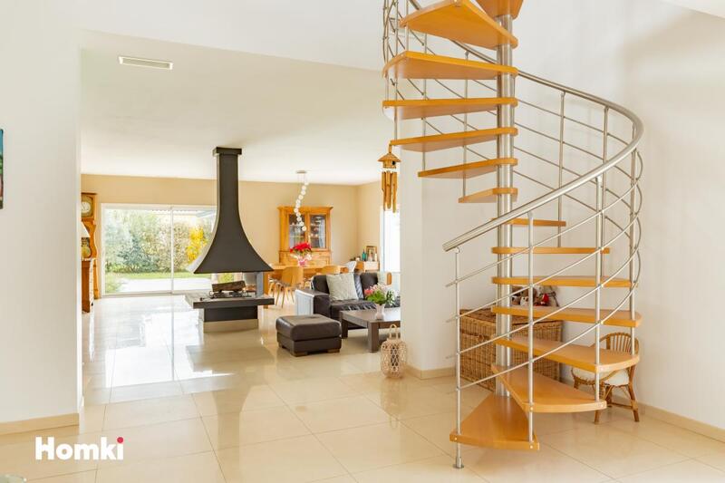 Maison - 206 m² - 5 pièces