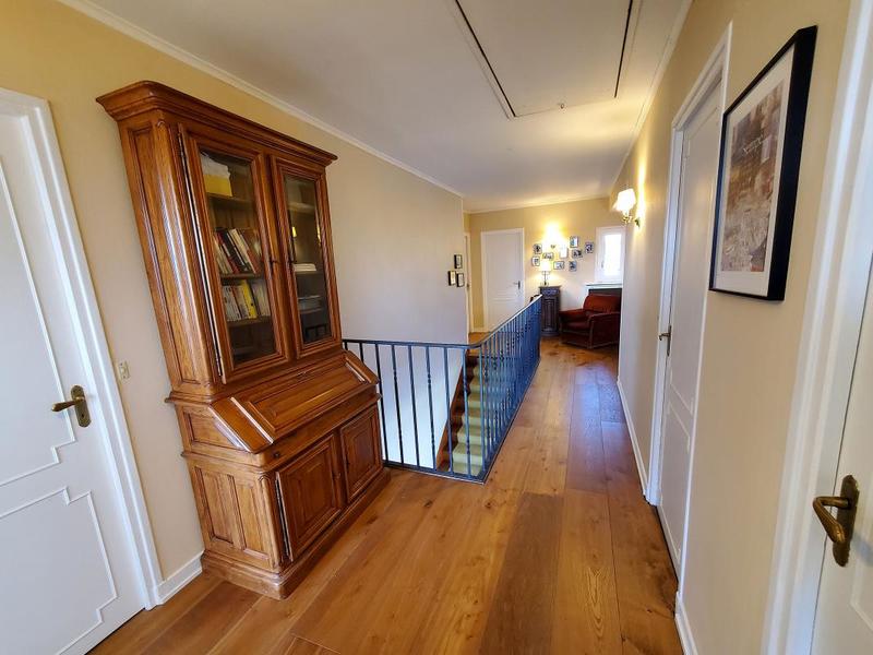 Maison - 285 m² - 8 pièces