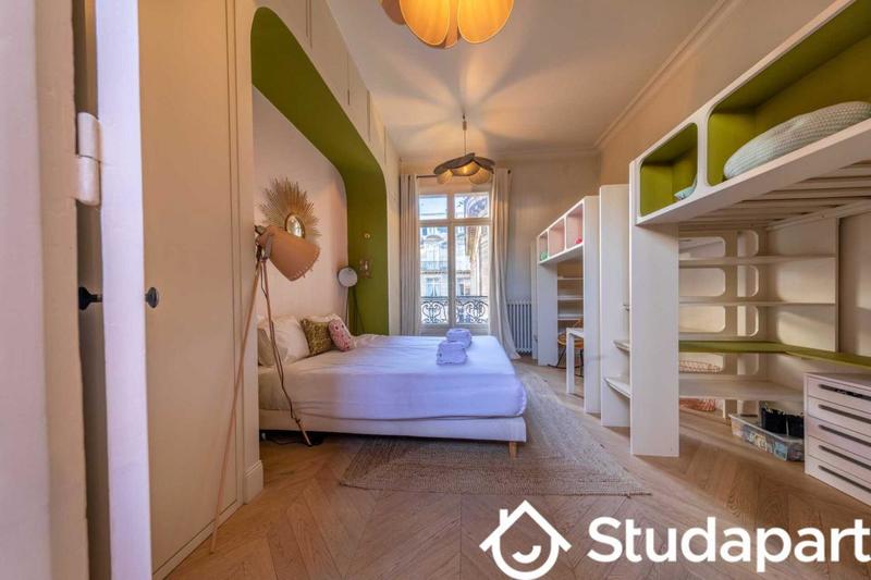 Appartement - 160 m² - 5 pièces