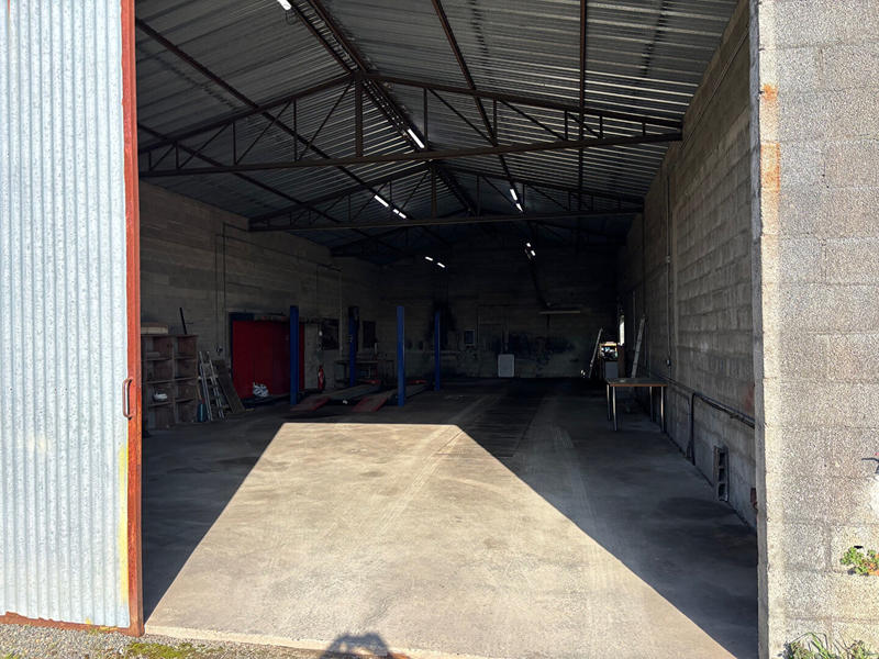Local d'activité / Entrepôt - 210 m²