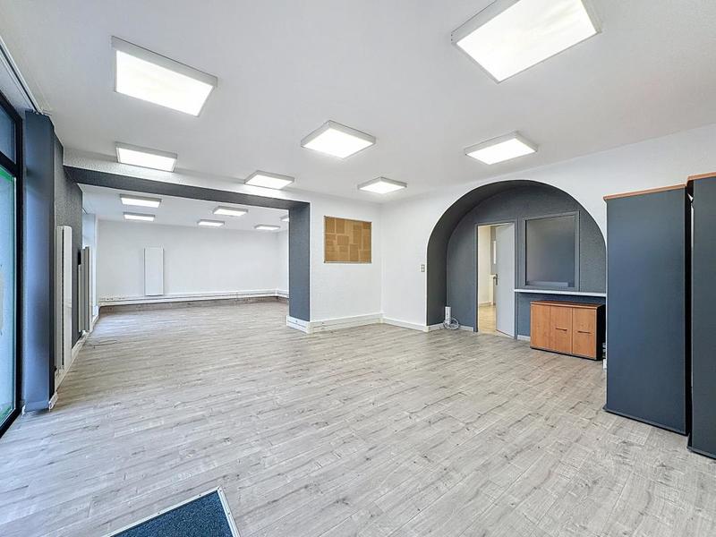 Local commercial - 111 m² - 5 pièces