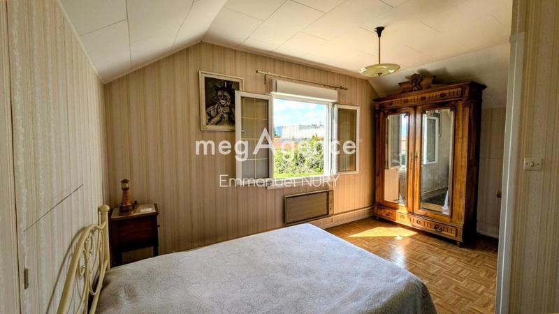 Maison - 202 m² - 7 pièces