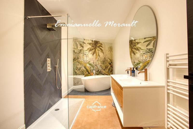 Propriété - 487 m² - 10 pièces