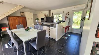 Maison traditionnelle - 180 m² - 5 pièces