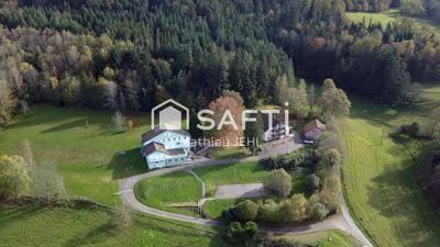 Local commercial - 1 500 m² - 20 pièces