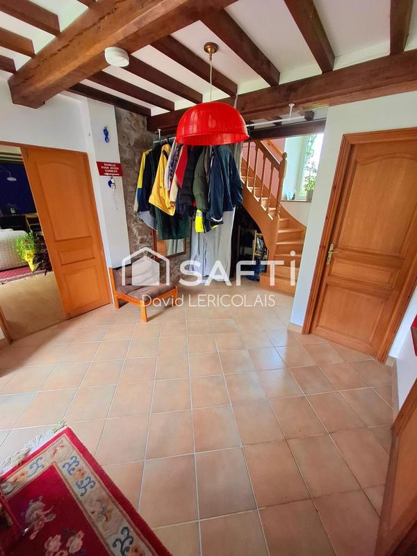 Maison - 244 m² - 10 pièces