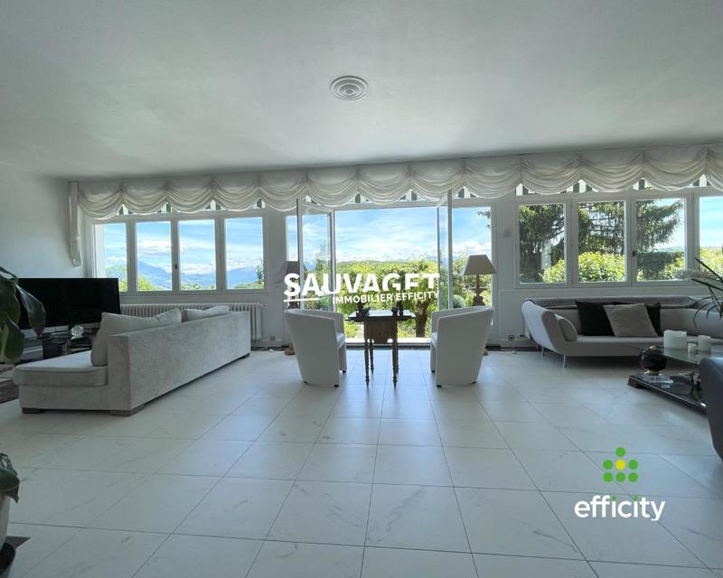 Maison - 275 m² - 9 pièces