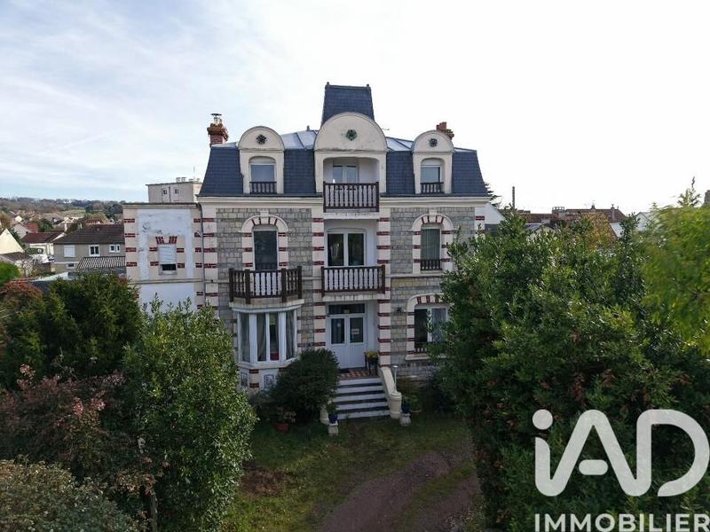 Maison - 185 m² - 10 pièces