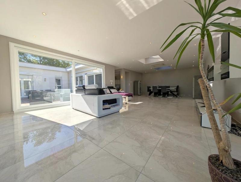 Maison - 196 m² - 6 pièces