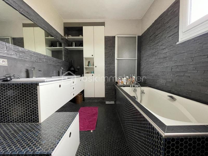 Maison traditionnelle - 175 m² - 6 pièces