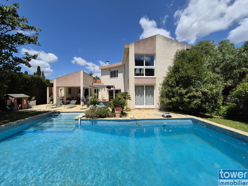 Maison - 210 m² - 8 pièces