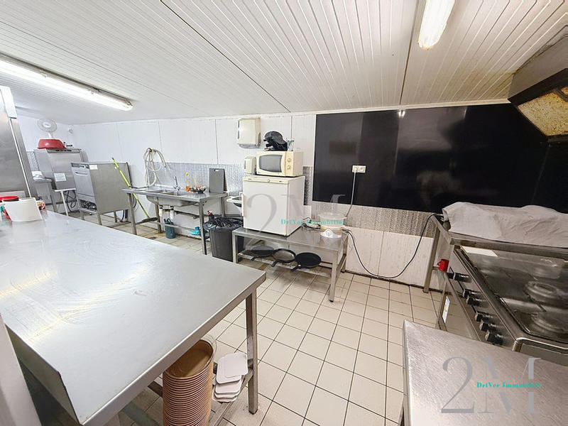 Local commercial - 215 m² - 4 pièces