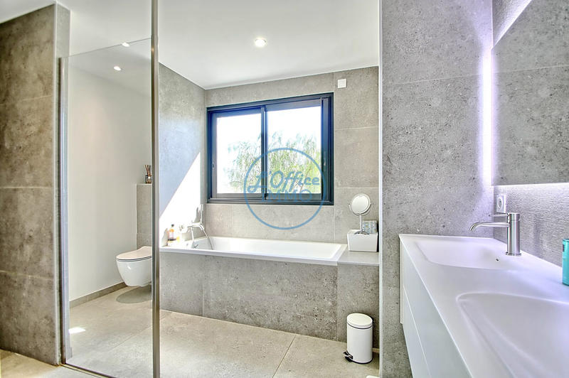 Maison - 180 m² - 5 pièces