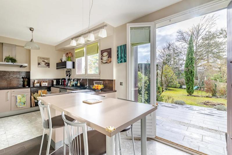 Maison - 230 m² - 9 pièces