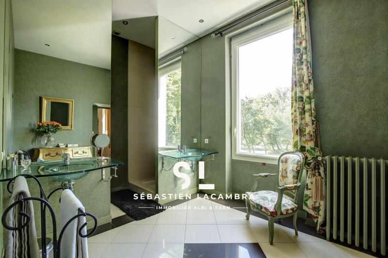 Propriété - 374 m² - 10 pièces