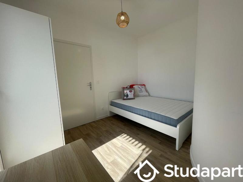 Chambre - 13 m² - 1 pièce