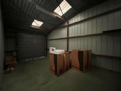 Local d'activité / Entrepôt - 240 m²