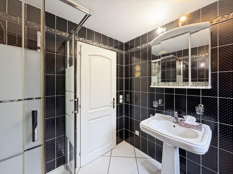 Maison - 230 m² - 7 pièces