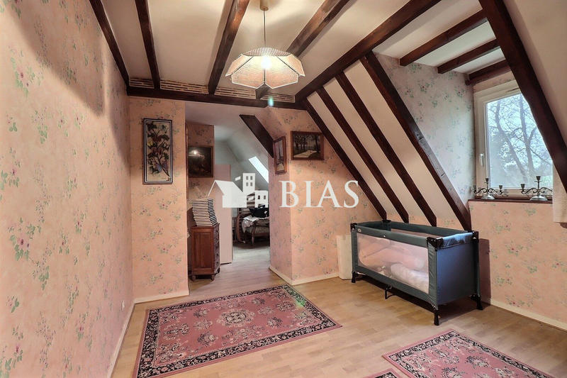 Maison traditionnelle - 180 m² - 7 pièces