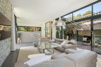 Villa - 295 m² - 10 pièces