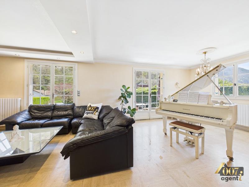 Maison - 224 m² - 7 pièces