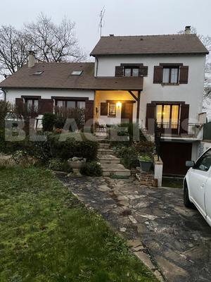Maison traditionnelle - 175 m² - 9 pièces