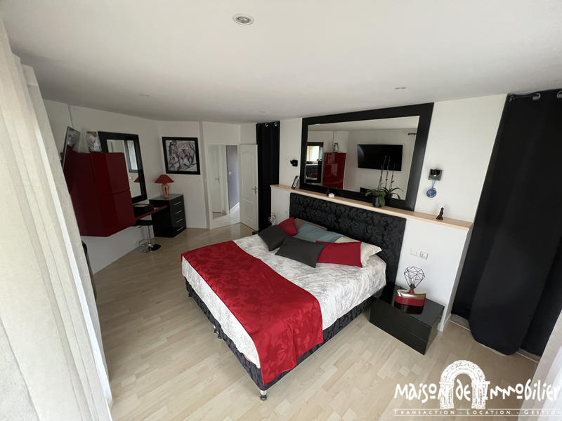 Maison - 321 m² - 10 pièces