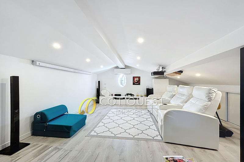 Maison - 207 m² - 6 pièces