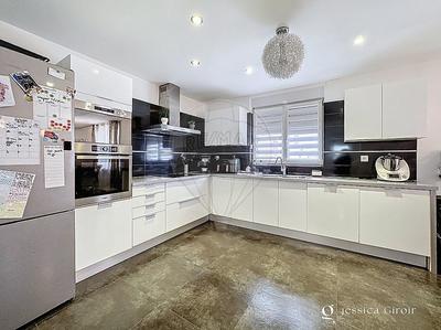 Maison - 115 m² - 6 pièces