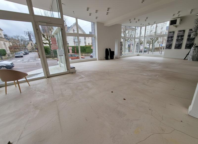 Local commercial - 256 m² - 5 pièces