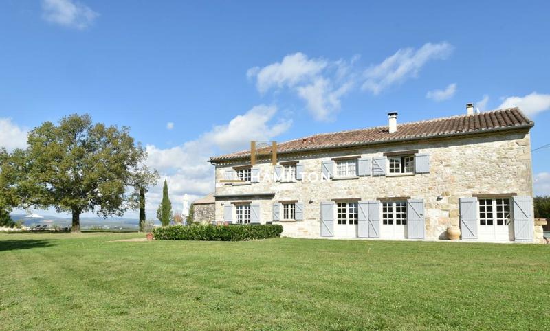 Maison - 270 m² - 7 pièces