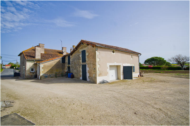 Maison en pierre - 180 m² - 7 pièces