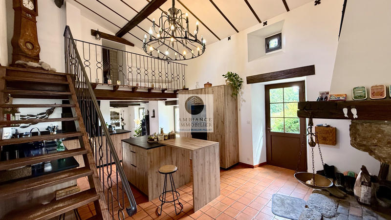 Maison - 280 m² - 9 pièces