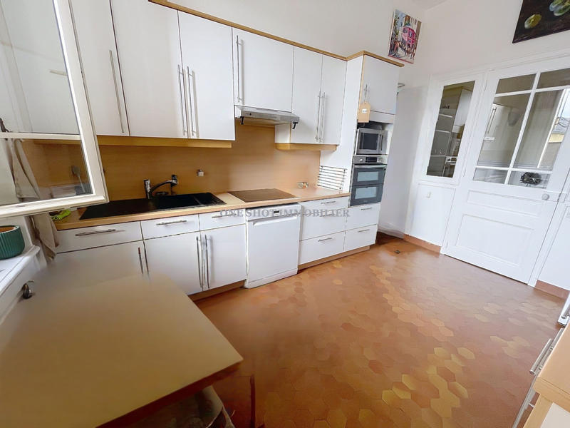 Appartement - 127 m² - 6 pièces