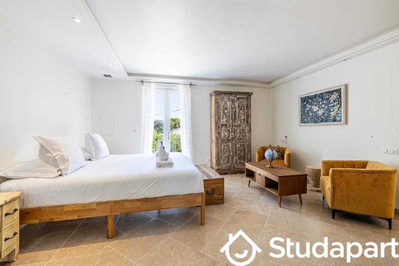 Appartement - 260 m² - 6 pièces