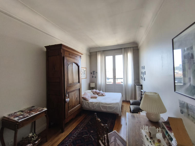 Appartement - 180 m² - 6 pièces